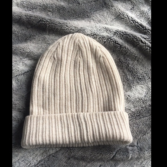 Aritzia Accessories - Aritzia beanie